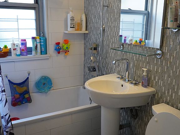 5th image of 7025 Yellowstone Blvd APT 2C