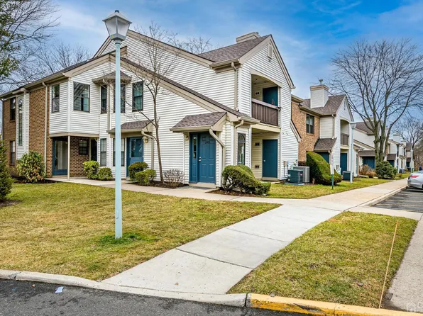 2404 Bayhead Dr, Parlin, NJ 08859