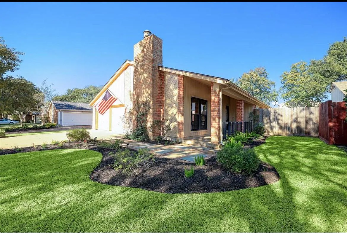 Building Photo - 3023 Sam Houston Dr