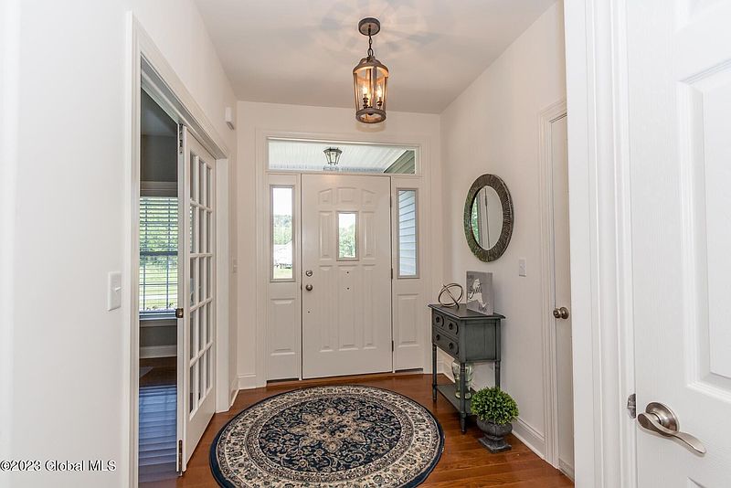 2nd image of 90 Lakepointe Way