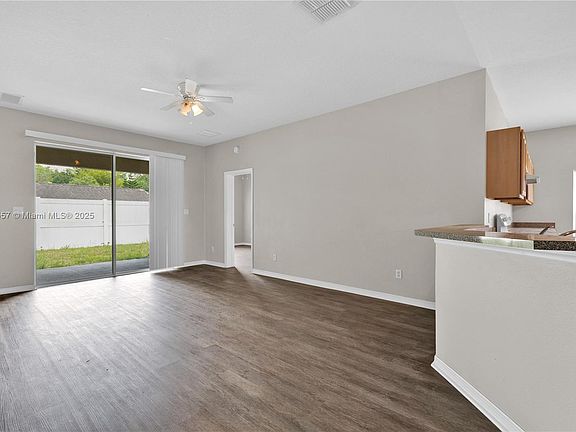 4th image of 7974 Niagara Falls Ct
