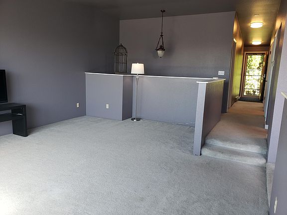 4th image of 835 S 227th Pl