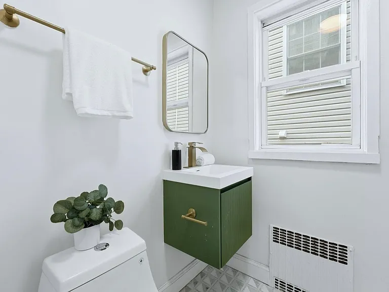 114 Oak St #1 — Photo 2