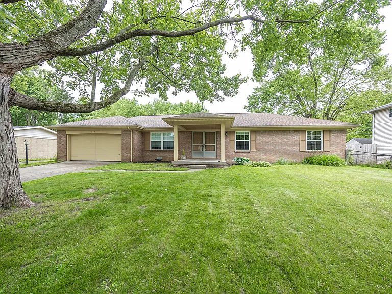 628 Ash Dr — Photo 1