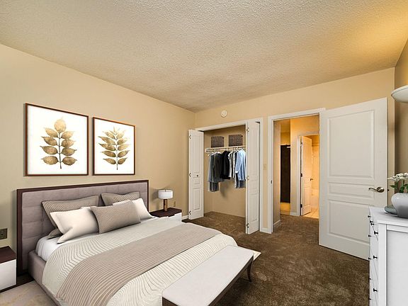 4th image of 723 Kenwood Ave #203