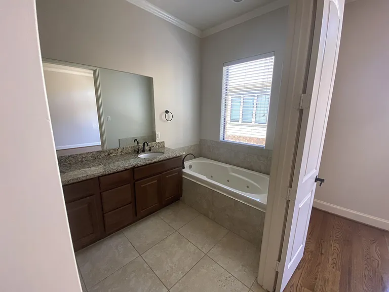6353 Richmond Ave — Photo 10