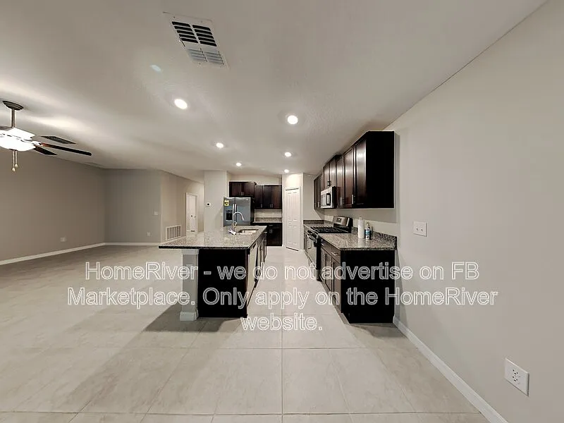 4 bed, 2.0 bath, 1936 sqft, $2,345 — Photo 4