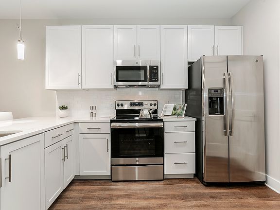 3rd image of 1307 Westlawn Blvd #2-213