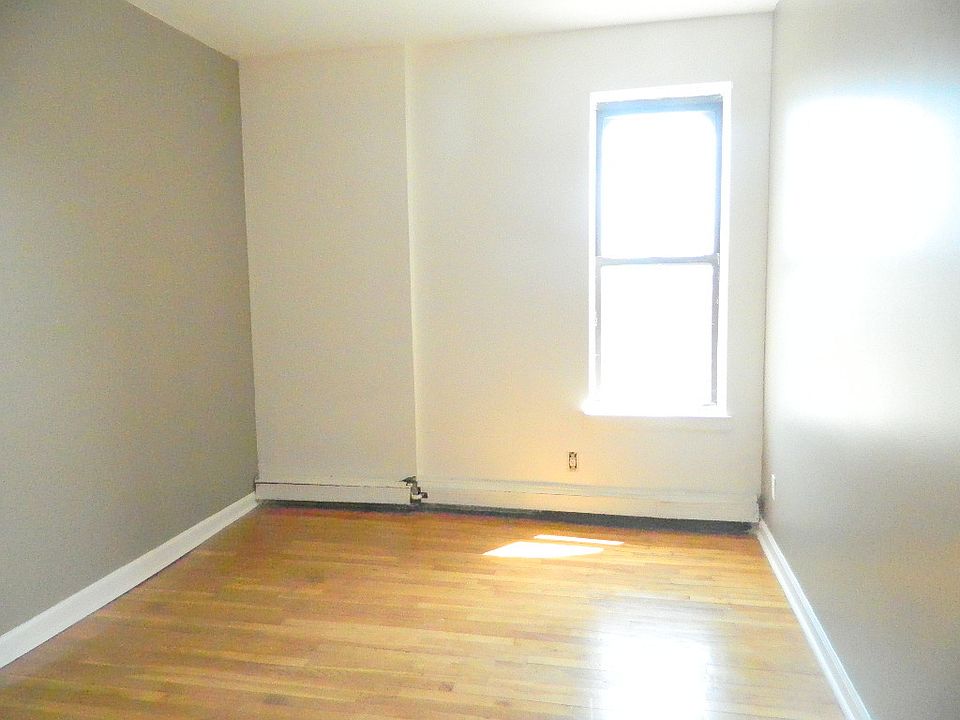 2nd image of 173 Chauncey St APT 4L