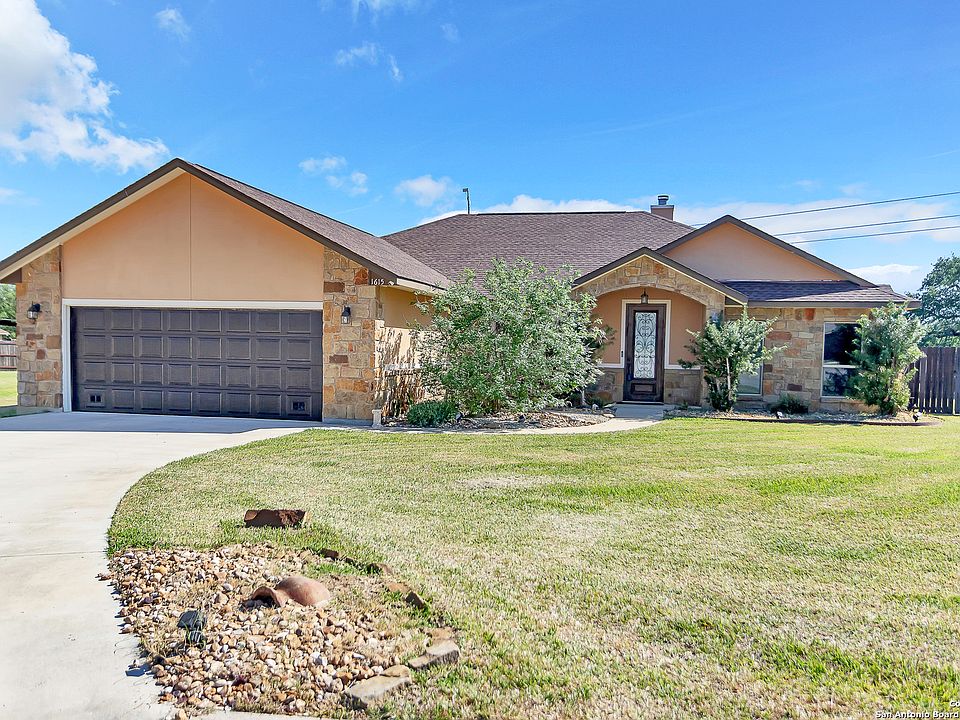 1st image of 1615 PECAN CIR