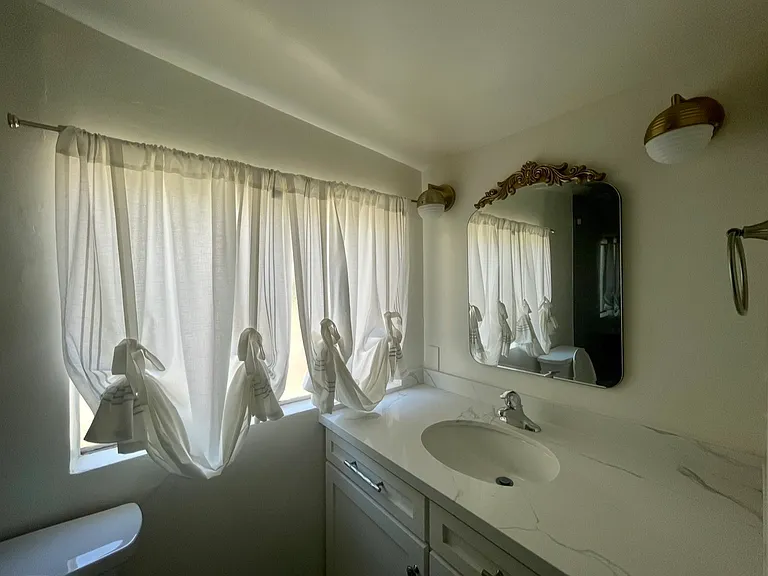 1570 Locust St #1 — Photo 5