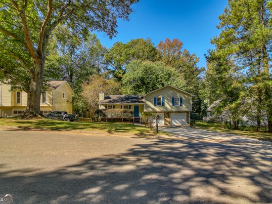2911 Quinbery Dr, Snellville, GA 30039