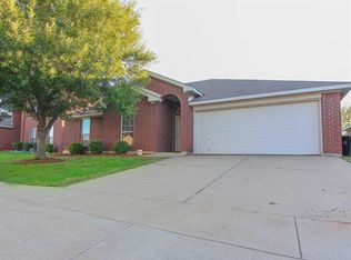 6910 Milam Ln, Arlington, TX 76002