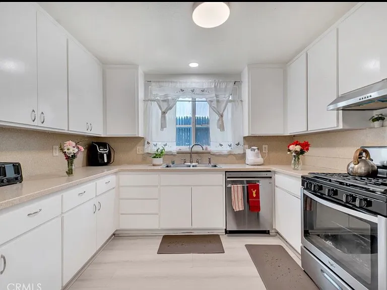 7701 Baird Ave — Photo 31