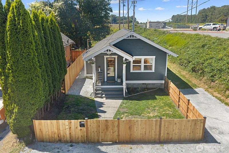 3rd image of 1301 Walter Street