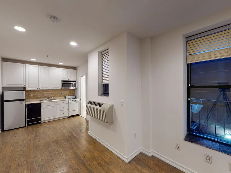 72 Hudson St #1C — Photo 13