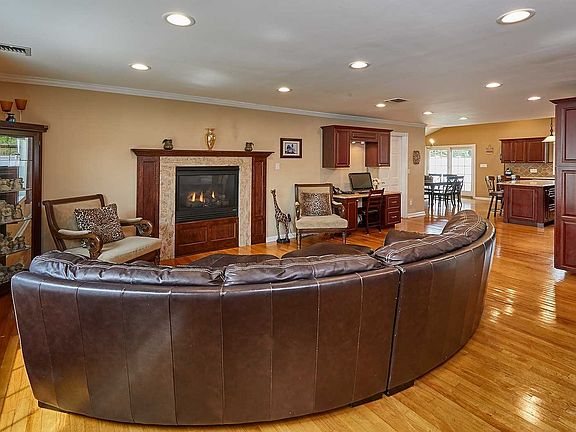 3rd image of 3708 Hilaire Way
