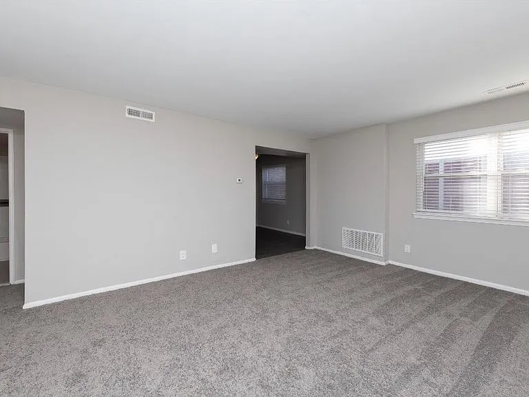 Liberty Crossing Apartments — Photo 4