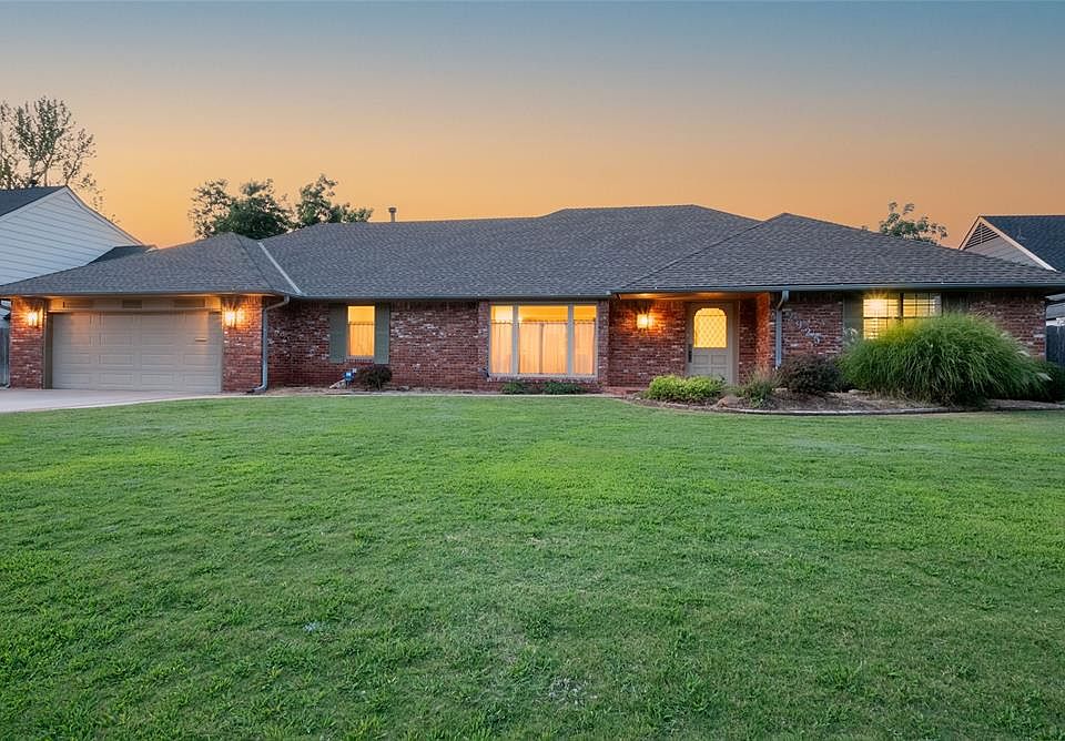 1st image of 2925 Rossmore Pl