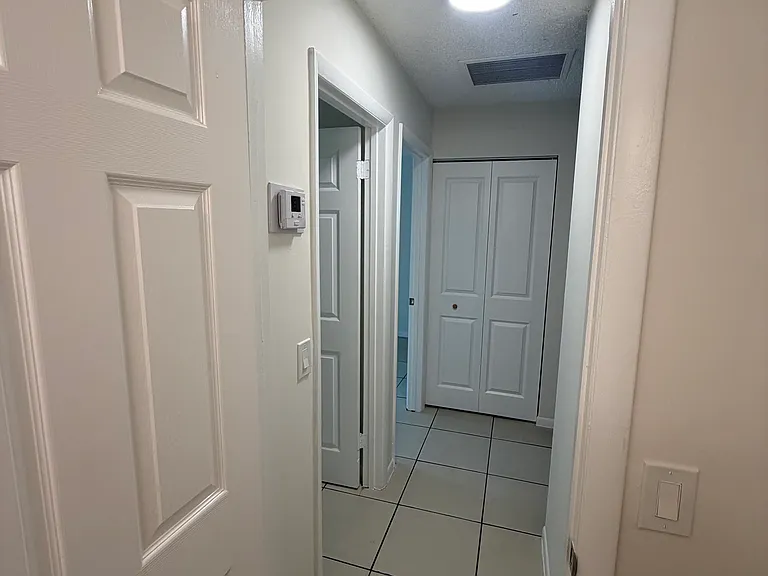 3677 S 57th Ave — Photo 3