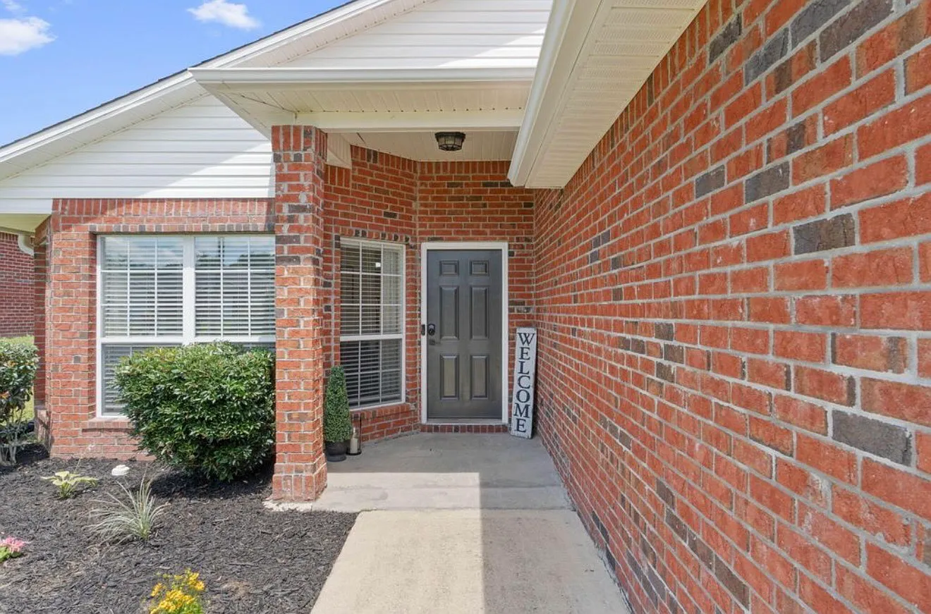 3 bed, 1674 sqft, $2,100 — Photo 2