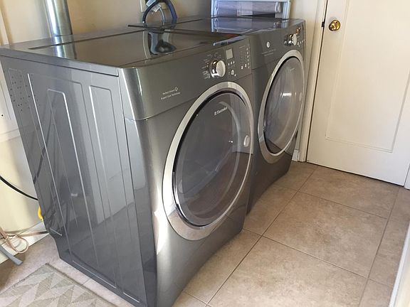 washer and dryer in unit (not shared)