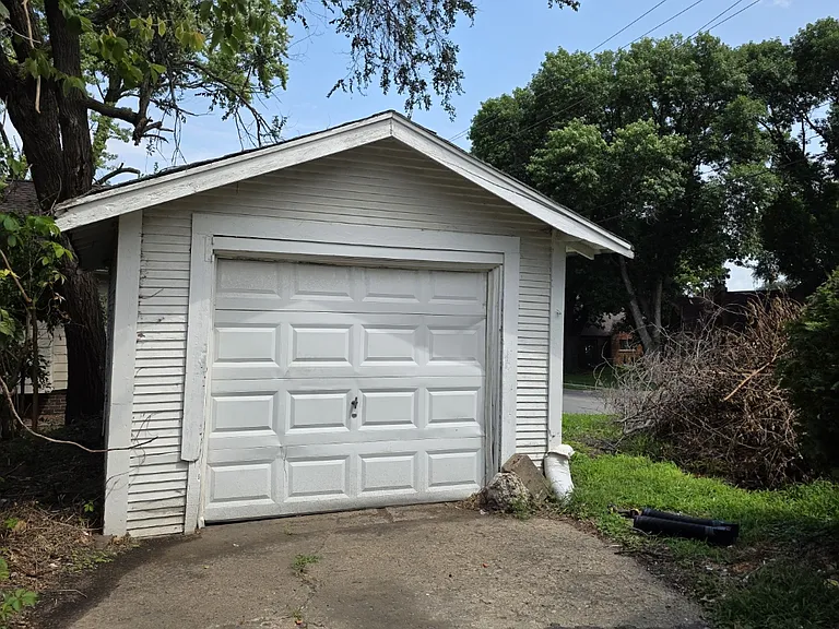 222 E Euclid Ave — Photo 3