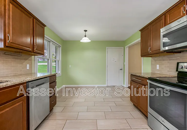 8400 State Line Rd — Photo 10