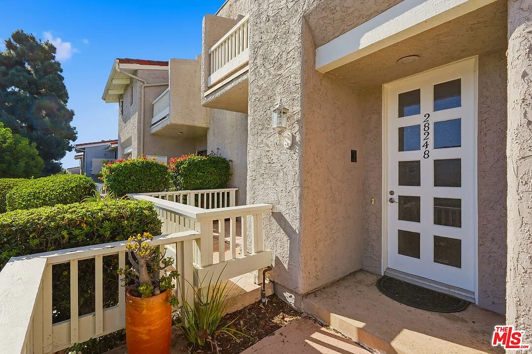 4 bed, 3.0 bath, 1639 sqft, $6,000 — Photo 3