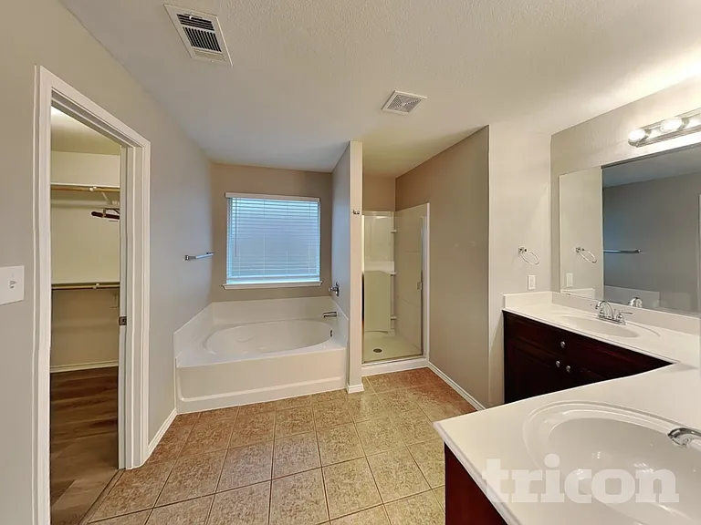 5401 Creek Hill Ln — Photo 9