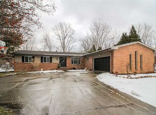 6421 Samson Dr, Grand Blanc, MI 48439