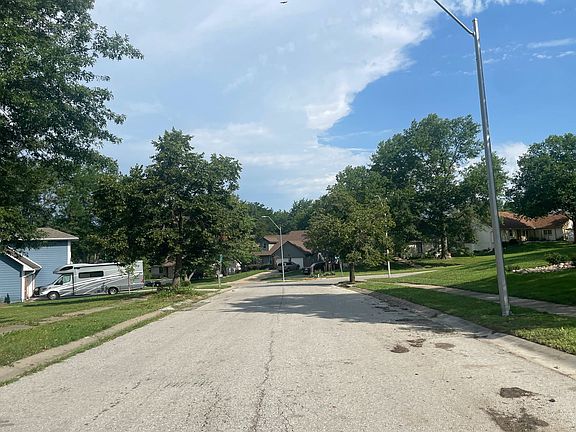 4th image of 9604 Sycamore Ave