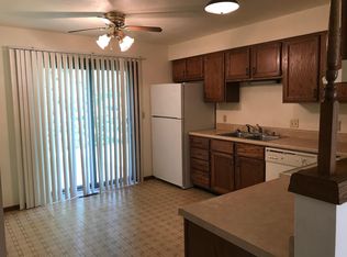 1004 Oxford Dr, Neenah, WI 54956