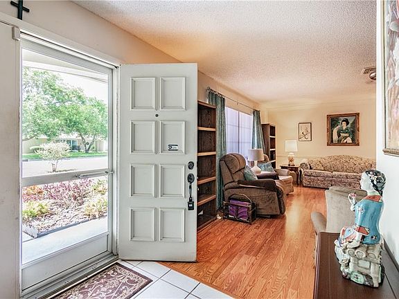 5th image of 7812 Doral Dr