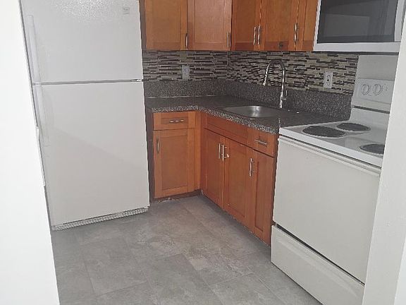 5th image of 3640 NE 1st Ave #3