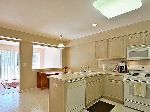 3rd image of 3137 Saint Michel Ln
