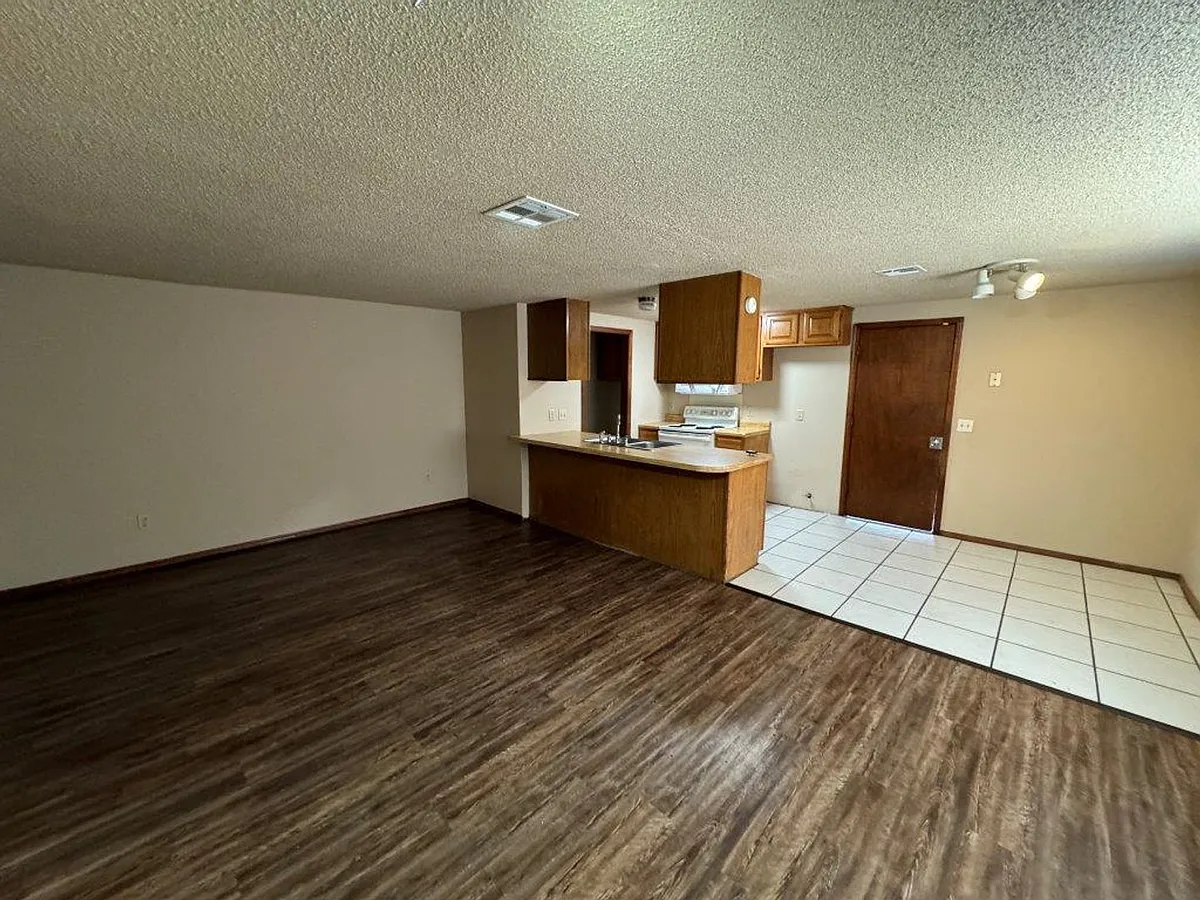 Building Photo - 313 Springfield Dr