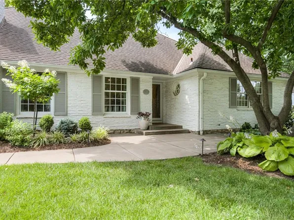 3901 W 57th Ter, Fairway, KS 66205