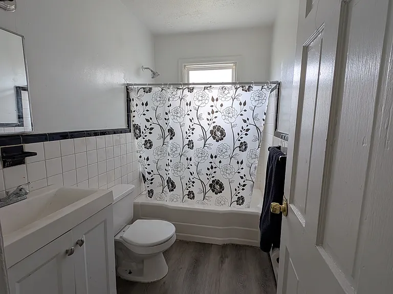 12084 Vaughan St — Photo 6