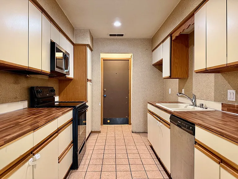 4601 Lanham St #11 — Photo 9