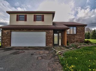 251 J And J Rd, Moscow, PA 18444