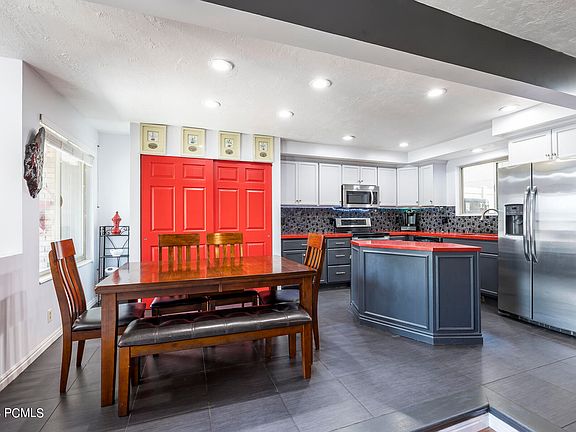 5th image of 8712 S Oakwood Park Cir