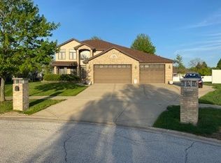 421 Castle Ct, Matteson, IL 60443