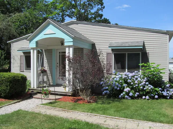 2190 68th St, Fennville, MI 49408