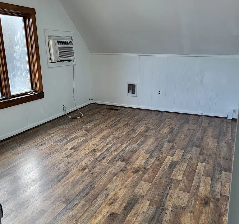 Bedroom 2 (2nd Floor)