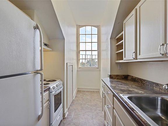 5th image of 710 Orleans Ave #D
