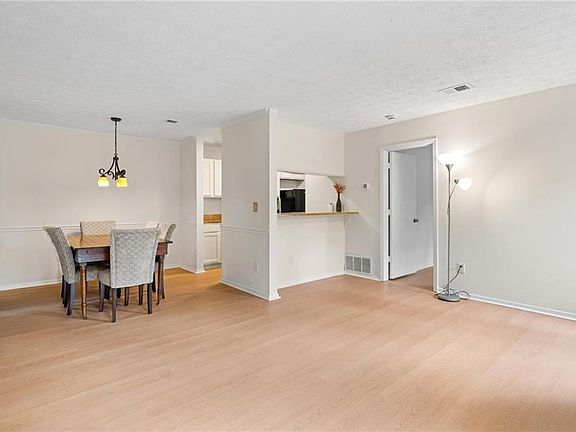 3rd image of 1114 McClelen Way