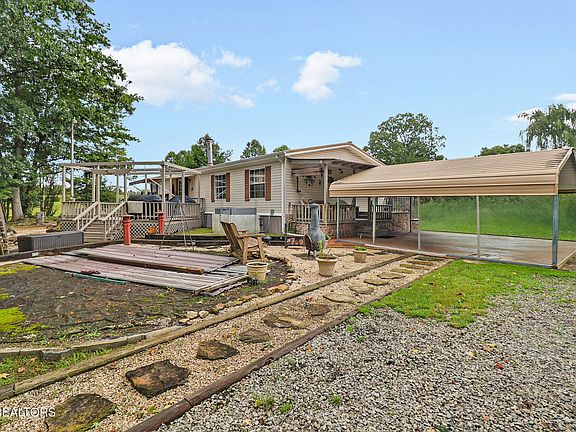 4th image of 592 Heidel Rd