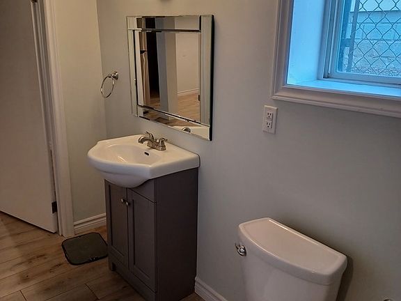 5th image of 672 McKay Ave