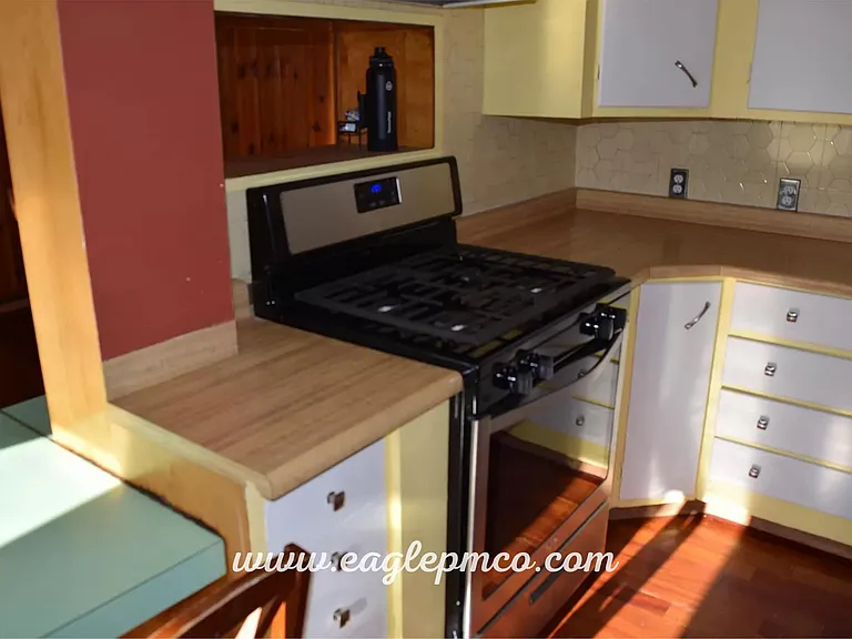 5710 SE Woodstock Blvd — Photo 9